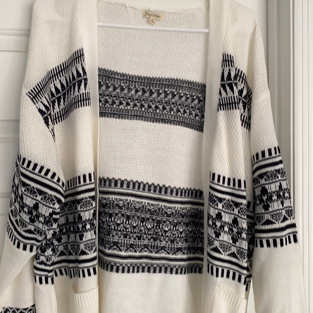 Like new sweater.FREE SHIPPING!